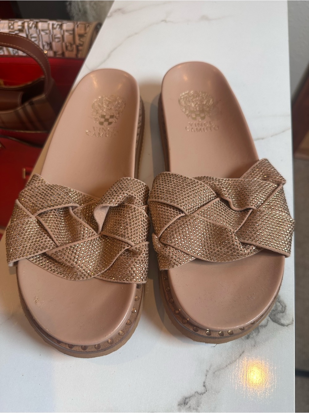 Vince Camuto Flats Sandals Size
71/2 Beige